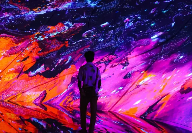 Mögliche Ausstellungsszene eines eingereichten Kunstprojekts im Rahmen eines digitalen Auswahlverfahrens über Moodle